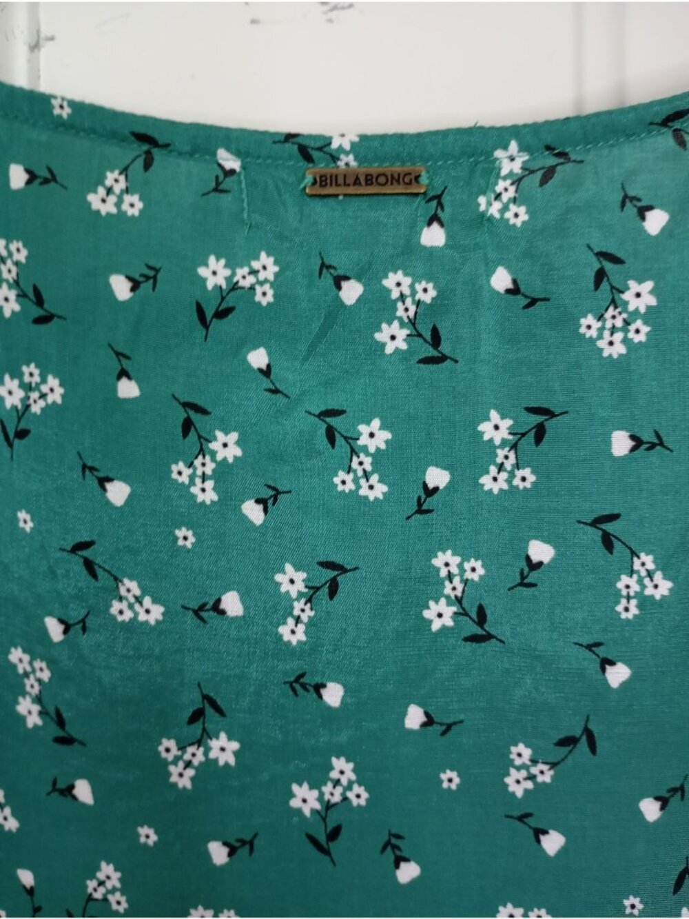 Billabong Green Floral Bell Sleeve Top Bohemia With Handkerchief Hem Size M - Picture 8 of 10